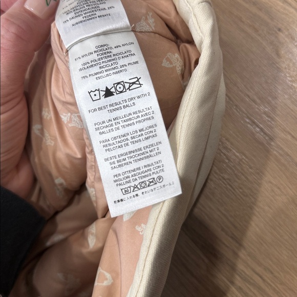 Patagonia Women's Bivy Hooded Don Vest in the Oyster White & Pink Colorway Large - Picture 4 of 5